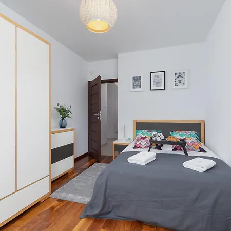 Blonia With Balcony By Renters Cracovia