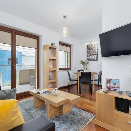Apartamento Błonia With Balcony By Renters Cracóvia