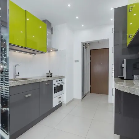 Blonia With Balcony By Renters Apartman