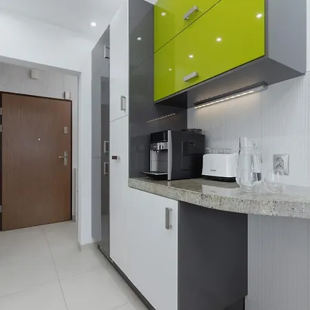 Blonia With Balcony By Renters Apartman *