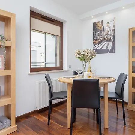 Blonia With Balcony By Renters Apartman